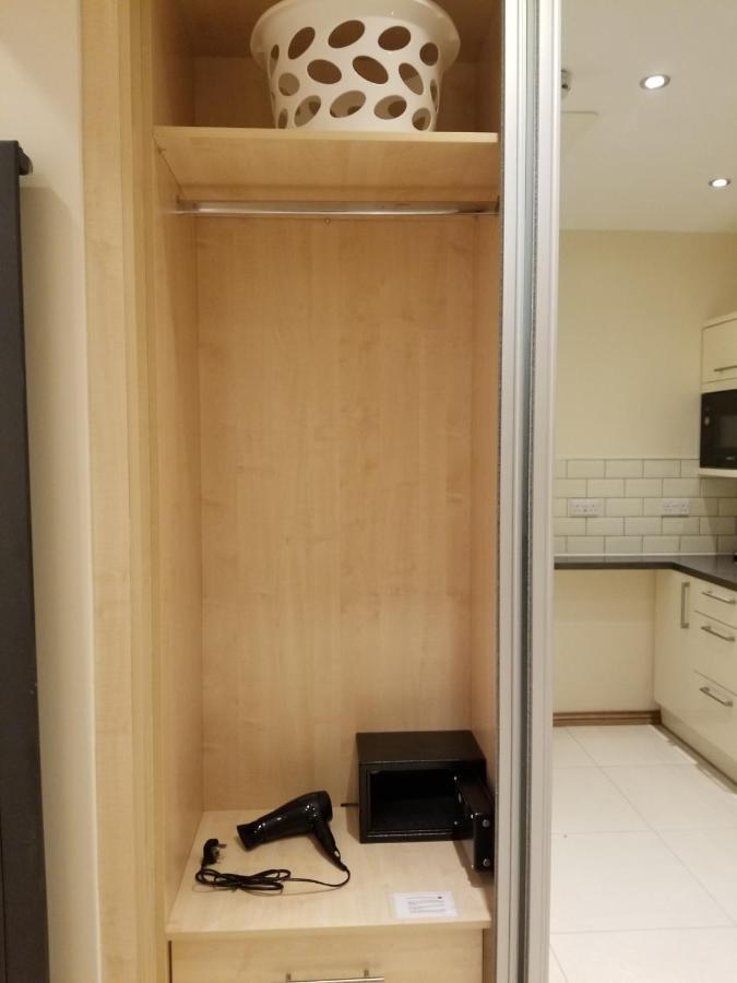 London Luxury Apartment 4 Bedroom Sleeps 12 People With 4 Bathrooms 1 Min Walk From Station Wanstead Exterior photo