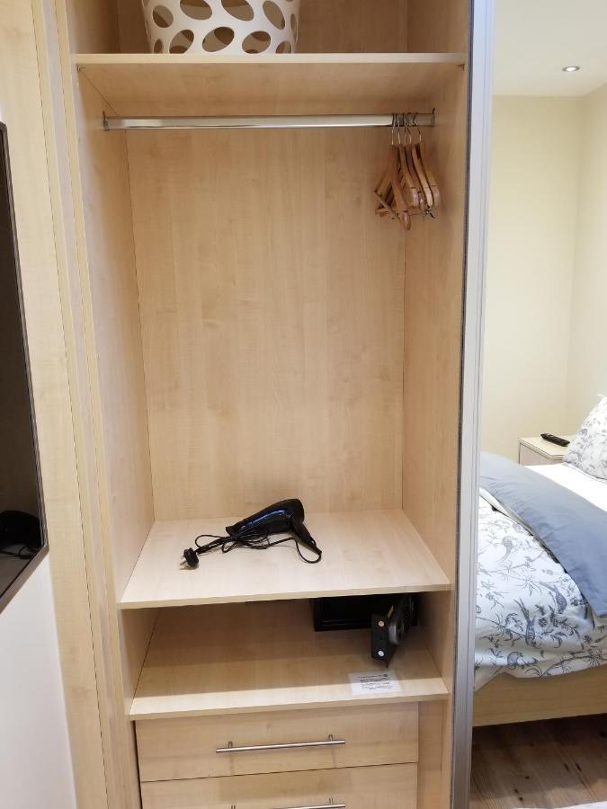 London Luxury Apartment 4 Bedroom Sleeps 12 People With 4 Bathrooms 1 Min Walk From Station Wanstead Exterior photo