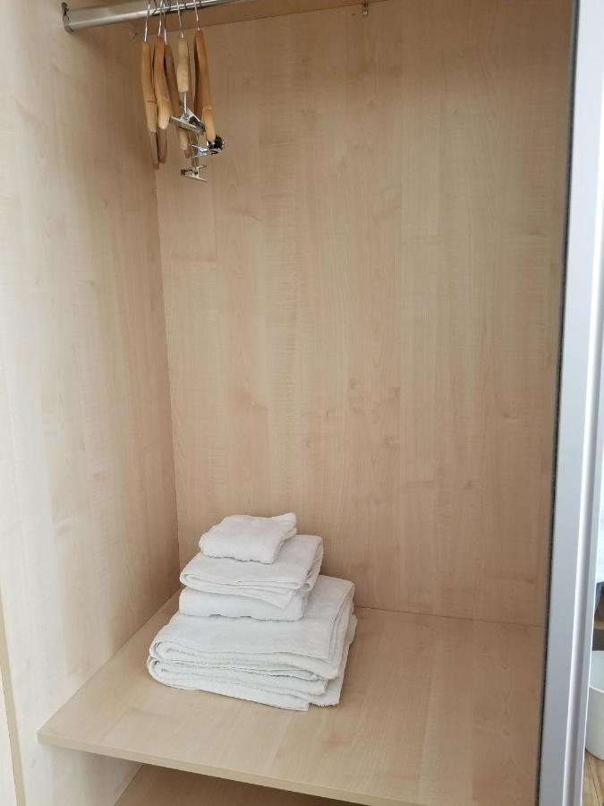 London Luxury Apartment 4 Bedroom Sleeps 12 People With 4 Bathrooms 1 Min Walk From Station Wanstead Exterior photo