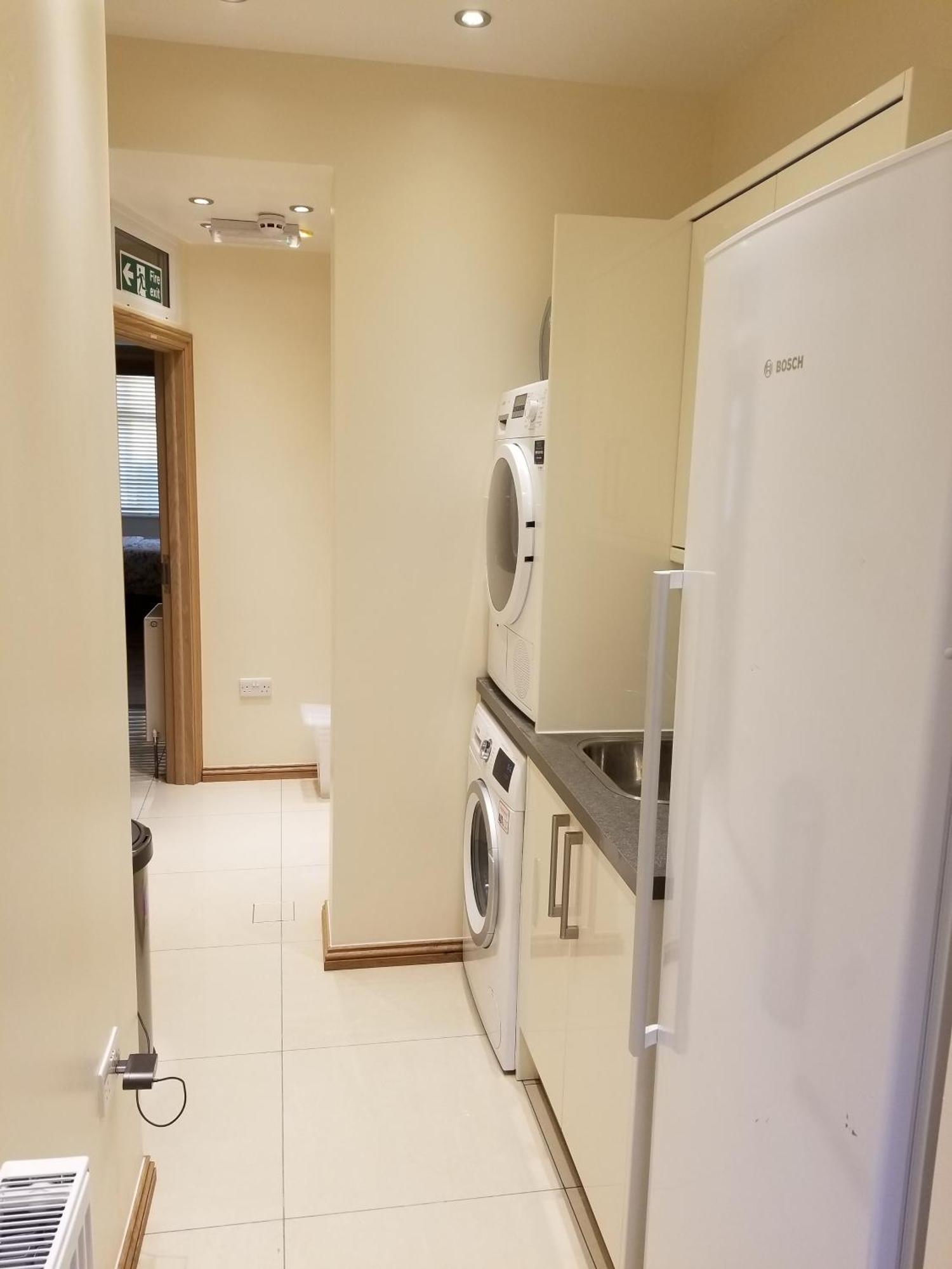 London Luxury Apartment 4 Bedroom Sleeps 12 People With 4 Bathrooms 1 Min Walk From Station Wanstead Exterior photo
